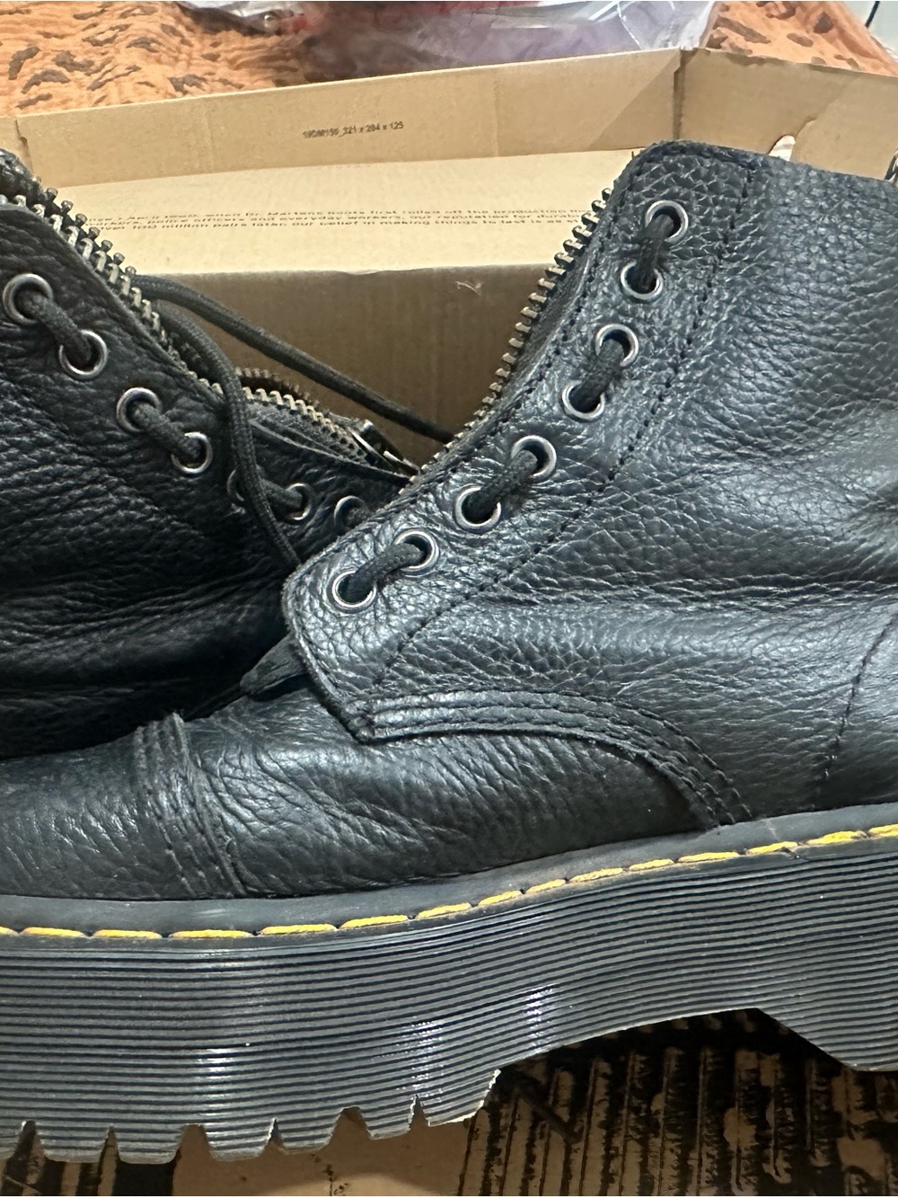 Dr. Martins Sinclair boots black